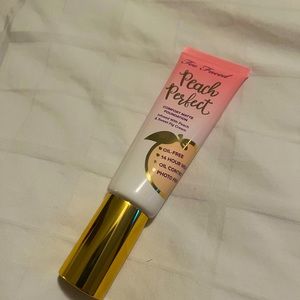 Too faced peach perfect Almond